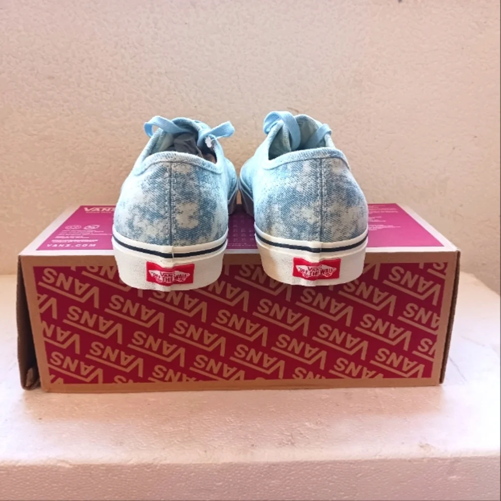 Vans - Picture 3 of 4